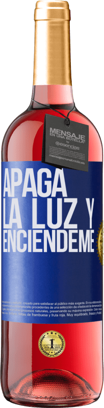 29,95 € Envío gratis | Vino Rosado Edición ROSÉ Apaga la luz y enciéndeme Etiqueta Azul. Etiqueta personalizable Vino joven Cosecha 2024 Tempranillo