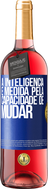 29,95 € Envio grátis | Vinho rosé Edição ROSÉ A inteligência é medida pela capacidade de mudar Etiqueta Azul. Etiqueta personalizável Vinho jovem Colheita 2024 Tempranillo