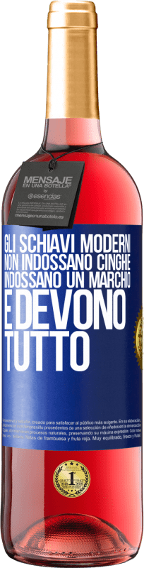 29,95 € Spedizione Gratuita | Vino rosato Edizione ROSÉ Gli schiavi moderni non indossano cinghie. Indossano un marchio e devono tutto Etichetta Blu. Etichetta personalizzabile Vino giovane Raccogliere 2024 Tempranillo