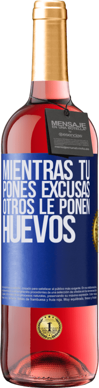 29,95 € Envío gratis | Vino Rosado Edición ROSÉ Mientras tú pones excusas, otros le ponen huevos Etiqueta Azul. Etiqueta personalizable Vino joven Cosecha 2024 Tempranillo