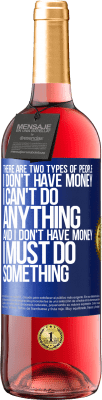 29,95 € Free Shipping | Rosé Wine ROSÉ Edition There are two types of people. I don't have money, I can't do anything and I don't have money, I must do something Blue Label. Customizable label Young wine Harvest 2025 Tempranillo