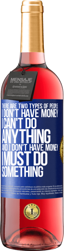 29,95 € 免费送货 | 桃红葡萄酒 ROSÉ版 有两种类型的人。 “我没有钱，我无能为力”和“我没有钱，我必须做某事” 蓝色标签. 可自定义的标签 青年酒 收成 2025 Tempranillo