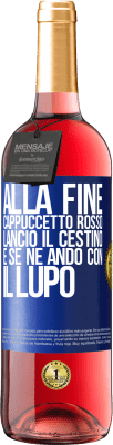 29,95 € Spedizione Gratuita | Vino rosato Edizione ROSÉ Alla fine, Cappuccetto Rosso lanciò il cestino e se ne andò con il lupo Etichetta Blu. Etichetta personalizzabile Vino giovane Raccogliere 2023 Tempranillo