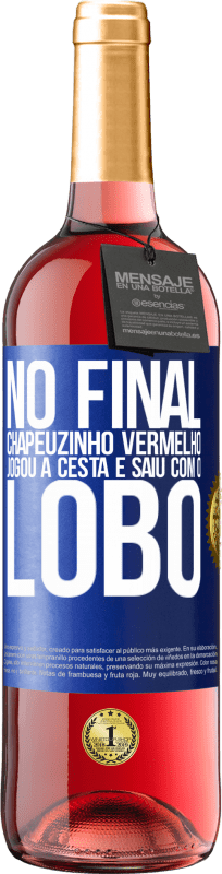 29,95 € Envio grátis | Vinho rosé Edição ROSÉ No final, Chapeuzinho Vermelho jogou a cesta e saiu com o lobo Etiqueta Azul. Etiqueta personalizável Vinho jovem Colheita 2024 Tempranillo