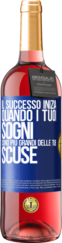 29,95 € Spedizione Gratuita | Vino rosato Edizione ROSÉ Il successo inizia quando i tuoi sogni sono più grandi delle tue scuse Etichetta Blu. Etichetta personalizzabile Vino giovane Raccogliere 2024 Tempranillo