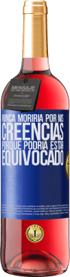 29,95 € Envío gratis | Vino Rosado Edición ROSÉ Nunca moriría por mis creencias porque podría estar equivocado Etiqueta Azul. Etiqueta personalizable Vino joven Cosecha 2024 Tempranillo