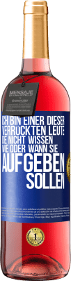 29,95 € Kostenloser Versand | Roséwein ROSÉ Ausgabe Ich bin einer dieser verrückten Leute, die nicht wissen, wie oder wann sie aufgeben sollen Blaue Markierung. Anpassbares Etikett Junger Wein Ernte 2023 Tempranillo