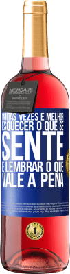 29,95 € Envio grátis | Vinho rosé Edição ROSÉ Muitas vezes é melhor esquecer o que se sente e lembrar o que vale a pena Etiqueta Azul. Etiqueta personalizável Vinho jovem Colheita 2024 Tempranillo