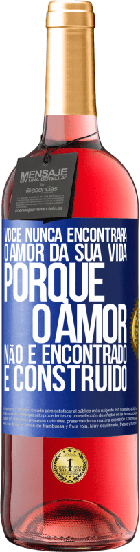 29,95 € Envio grátis | Vinho rosé Edição ROSÉ Você nunca encontrará o amor da sua vida. Porque o amor não é encontrado, é construído Etiqueta Azul. Etiqueta personalizável Vinho jovem Colheita 2024 Tempranillo