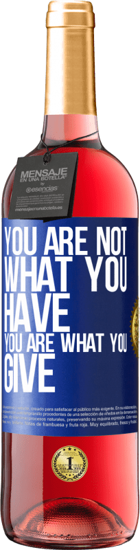 29,95 € Free Shipping | Rosé Wine ROSÉ Edition You are not what you have. You are what you give Blue Label. Customizable label Young wine Harvest 2024 Tempranillo