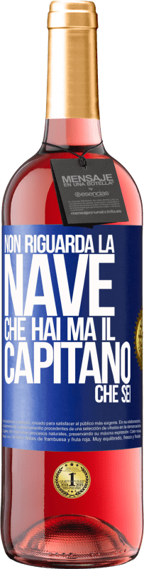 29,95 € Spedizione Gratuita | Vino rosato Edizione ROSÉ Non riguarda la nave che hai, ma il capitano che sei Etichetta Blu. Etichetta personalizzabile Vino giovane Raccogliere 2024 Tempranillo