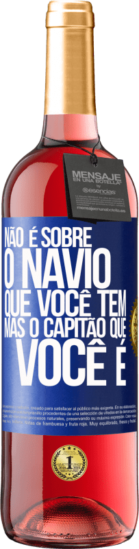 29,95 € Envio grátis | Vinho rosé Edição ROSÉ Não é sobre o navio que você tem, mas o capitão que você é Etiqueta Azul. Etiqueta personalizável Vinho jovem Colheita 2024 Tempranillo