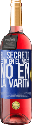 29,95 € Envío gratis | Vino Rosado Edición ROSÉ El secreto está en el mago, no en la varita Etiqueta Azul. Etiqueta personalizable Vino joven Cosecha 2023 Tempranillo