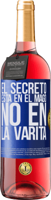 29,95 € Envío gratis | Vino Rosado Edición ROSÉ El secreto está en el mago, no en la varita Etiqueta Azul. Etiqueta personalizable Vino joven Cosecha 2024 Tempranillo