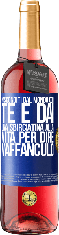 29,95 € Spedizione Gratuita | Vino rosato Edizione ROSÉ Nasconditi dal mondo con te e dai una sbirciatina alla vita per dire vaffanculo Etichetta Blu. Etichetta personalizzabile Vino giovane Raccogliere 2024 Tempranillo