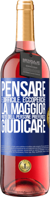 29,95 € Spedizione Gratuita | Vino rosato Edizione ROSÉ Pensare è difficile. Ecco perché la maggior parte delle persone preferisce giudicare Etichetta Blu. Etichetta personalizzabile Vino giovane Raccogliere 2023 Tempranillo