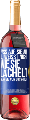 29,95 € Kostenloser Versand | Roséwein ROSÉ Ausgabe Pass auf sie auf. Du weißt nicht, wie sie lächelt, wenn sie von dir spricht Blaue Markierung. Anpassbares Etikett Junger Wein Ernte 2023 Tempranillo