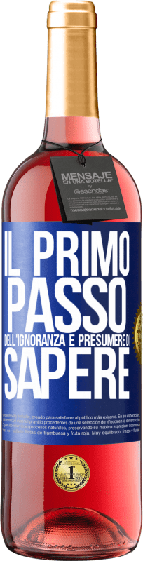 29,95 € Spedizione Gratuita | Vino rosato Edizione ROSÉ Il primo passo dell'ignoranza è presumere di sapere Etichetta Blu. Etichetta personalizzabile Vino giovane Raccogliere 2024 Tempranillo