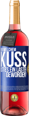29,95 € Kostenloser Versand | Roséwein ROSÉ Ausgabe Bei welchem Kuss ist es ein Laster geworden? Blaue Markierung. Anpassbares Etikett Junger Wein Ernte 2023 Tempranillo