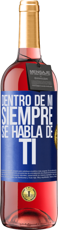 29,95 € Envío gratis | Vino Rosado Edición ROSÉ Dentro de mí siempre se habla de ti Etiqueta Azul. Etiqueta personalizable Vino joven Cosecha 2023 Tempranillo
