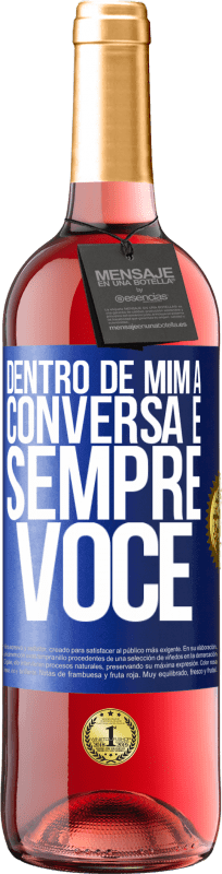 29,95 € Envio grátis | Vinho rosé Edição ROSÉ Dentro de mim, as pessoas sempre falam sobre você Etiqueta Azul. Etiqueta personalizável Vinho jovem Colheita 2024 Tempranillo