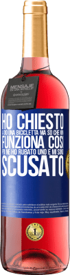29,95 € Spedizione Gratuita | Vino rosato Edizione ROSÉ Ho chiesto a Dio una bicicletta, ma so che non funziona così. Poi ne ho rubato uno e mi sono scusato Etichetta Blu. Etichetta personalizzabile Vino giovane Raccogliere 2025 Tempranillo