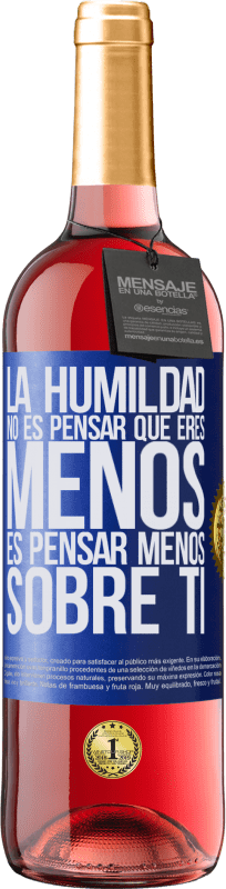 29,95 € Envío gratis | Vino Rosado Edición ROSÉ La humildad no es pensar que eres menos, es pensar menos sobre ti Etiqueta Azul. Etiqueta personalizable Vino joven Cosecha 2024 Tempranillo
