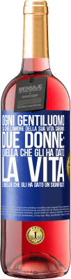 29,95 € Spedizione Gratuita | Vino rosato Edizione ROSÉ Ogni gentiluomo sa che l'amore della sua vita saranno due donne: quella che gli ha dato la vita e quella che gli ha dato un Etichetta Blu. Etichetta personalizzabile Vino giovane Raccogliere 2025 Tempranillo