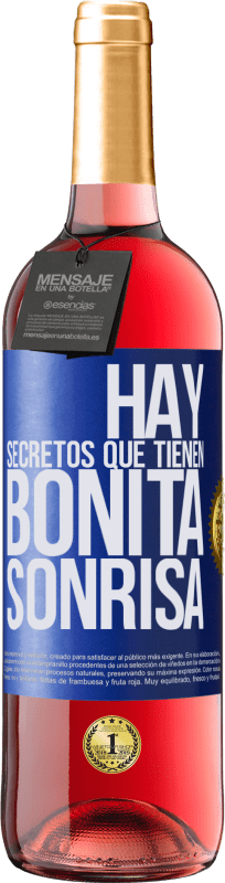 29,95 € Envío gratis | Vino Rosado Edición ROSÉ Hay secretos que tienen bonita sonrisa Etiqueta Azul. Etiqueta personalizable Vino joven Cosecha 2024 Tempranillo