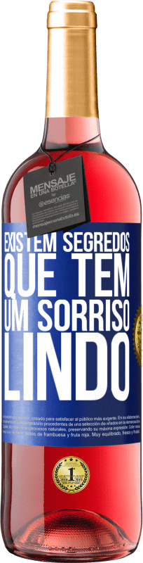 29,95 € Envio grátis | Vinho rosé Edição ROSÉ Existem segredos que têm um sorriso lindo Etiqueta Azul. Etiqueta personalizável Vinho jovem Colheita 2024 Tempranillo