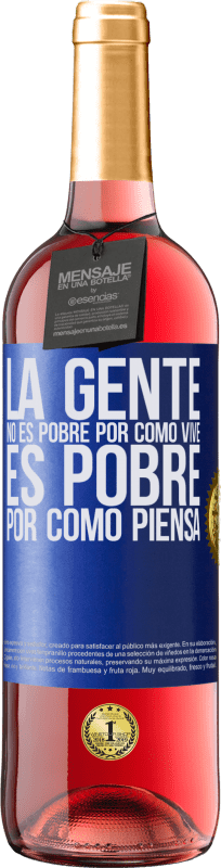 29,95 € Envío gratis | Vino Rosado Edición ROSÉ La gente no es pobre por como vive. Es pobre por como piensa Etiqueta Azul. Etiqueta personalizable Vino joven Cosecha 2024 Tempranillo