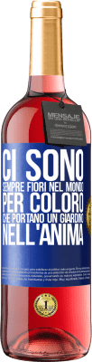 29,95 € Spedizione Gratuita | Vino rosato Edizione ROSÉ Ci sono sempre fiori nel mondo per coloro che portano un giardino nell'anima Etichetta Blu. Etichetta personalizzabile Vino giovane Raccogliere 2024 Tempranillo