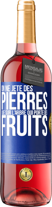 29,95 € Envoi gratuit | Vin rosé Édition ROSÉ On ne jète des pierres que sur l'arbre qui porte des fruits Étiquette Bleue. Étiquette personnalisable Vin jeune Récolte 2024 Tempranillo