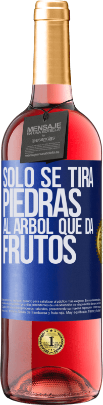 29,95 € Envío gratis | Vino Rosado Edición ROSÉ Sólo se tira piedras al árbol que da frutos Etiqueta Azul. Etiqueta personalizable Vino joven Cosecha 2024 Tempranillo