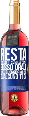 29,95 € Spedizione Gratuita | Vino rosato Edizione ROSÉ Resta con chi ti sveglia con il sesso orale, quel buongiorno che qualcuno ti dà Etichetta Blu. Etichetta personalizzabile Vino giovane Raccogliere 2023 Tempranillo