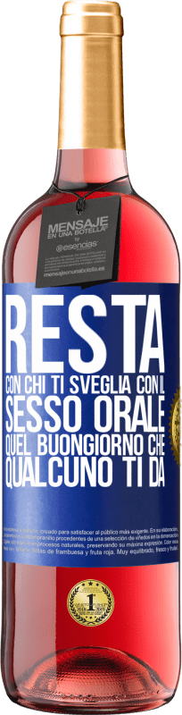 29,95 € Spedizione Gratuita | Vino rosato Edizione ROSÉ Resta con chi ti sveglia con il sesso orale, quel buongiorno che qualcuno ti dà Etichetta Blu. Etichetta personalizzabile Vino giovane Raccogliere 2024 Tempranillo