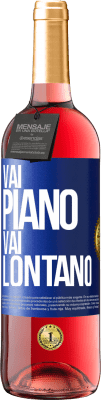 29,95 € Spedizione Gratuita | Vino rosato Edizione ROSÉ Vai piano Vai lontano Etichetta Blu. Etichetta personalizzabile Vino giovane Raccogliere 2023 Tempranillo