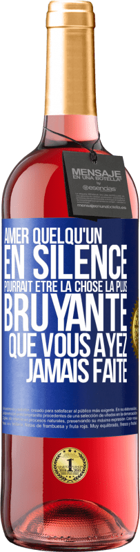 29,95 € Envoi gratuit | Vin rosé Édition ROSÉ Aimer quelqu'un en silence pourrait être la chose la plus bruyante que vous ayez jamais faite Étiquette Bleue. Étiquette personnalisable Vin jeune Récolte 2024 Tempranillo