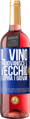 29,95 € Spedizione Gratuita | Vino rosato Edizione ROSÉ Il vino ringiovanisce il vecchio e ispira i giovani Etichetta Blu. Etichetta personalizzabile Vino giovane Raccogliere 2024 Tempranillo