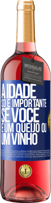 29,95 € Envio grátis | Vinho rosé Edição ROSÉ A idade só é importante se você é um queijo ou um vinho Etiqueta Azul. Etiqueta personalizável Vinho jovem Colheita 2023 Tempranillo