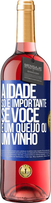 29,95 € Envio grátis | Vinho rosé Edição ROSÉ A idade só é importante se você é um queijo ou um vinho Etiqueta Azul. Etiqueta personalizável Vinho jovem Colheita 2024 Tempranillo