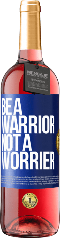 29,95 € 免费送货 | 桃红葡萄酒 ROSÉ版 Be a warrior, not a worrier 蓝色标签. 可自定义的标签 青年酒 收成 2024 Tempranillo