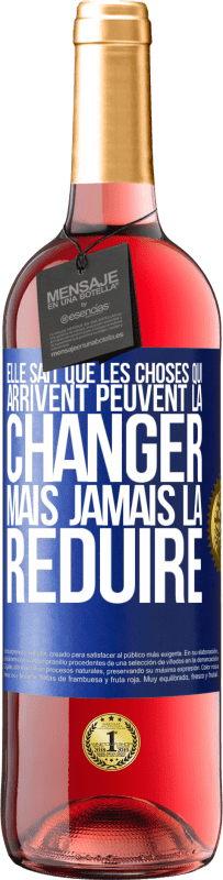 29,95 € Envoi gratuit | Vin rosé Édition ROSÉ Elle sait que les choses qui arrivent peuvent la changer mais jamais la réduire Étiquette Bleue. Étiquette personnalisable Vin jeune Récolte 2024 Tempranillo