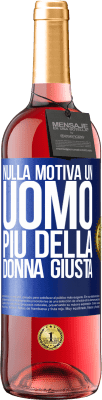 29,95 € Spedizione Gratuita | Vino rosato Edizione ROSÉ Nulla motiva un uomo più della donna giusta Etichetta Blu. Etichetta personalizzabile Vino giovane Raccogliere 2024 Tempranillo
