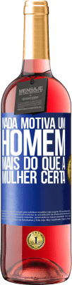 29,95 € Envio grátis | Vinho rosé Edição ROSÉ Nada motiva um homem mais do que a mulher certa Etiqueta Azul. Etiqueta personalizável Vinho jovem Colheita 2024 Tempranillo