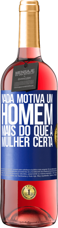 29,95 € Envio grátis | Vinho rosé Edição ROSÉ Nada motiva um homem mais do que a mulher certa Etiqueta Azul. Etiqueta personalizável Vinho jovem Colheita 2024 Tempranillo