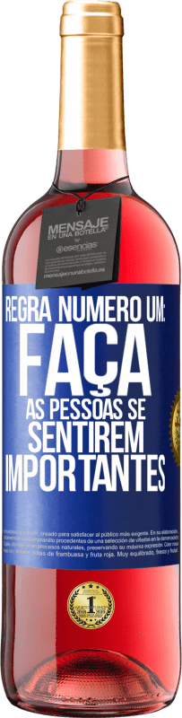 29,95 € Envio grátis | Vinho rosé Edição ROSÉ Regra número um: faça as pessoas se sentirem importantes Etiqueta Azul. Etiqueta personalizável Vinho jovem Colheita 2024 Tempranillo