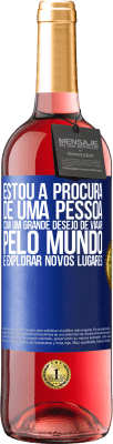 29,95 € Envio grátis | Vinho rosé Edição ROSÉ Estou à procura de uma pessoa com um grande desejo de viajar pelo mundo e explorar novos lugares Etiqueta Azul. Etiqueta personalizável Vinho jovem Colheita 2025 Tempranillo