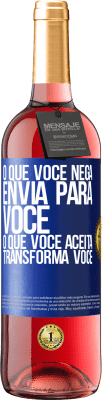 29,95 € Envio grátis | Vinho rosé Edição ROSÉ O que você nega envia para você. O que você aceita transforma você Etiqueta Azul. Etiqueta personalizável Vinho jovem Colheita 2024 Tempranillo