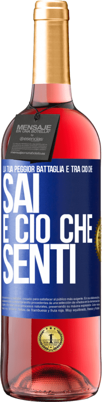 29,95 € Spedizione Gratuita | Vino rosato Edizione ROSÉ La tua peggior battaglia è tra ciò che sai e ciò che senti Etichetta Blu. Etichetta personalizzabile Vino giovane Raccogliere 2024 Tempranillo